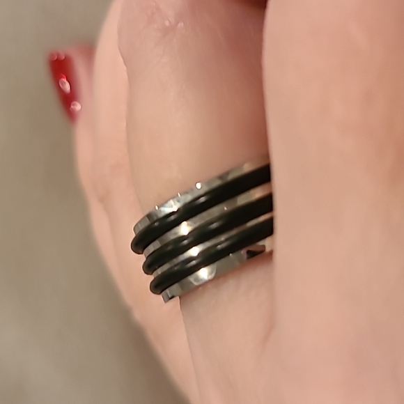 Black and silver stainless steel ring - Picture 3 of 7